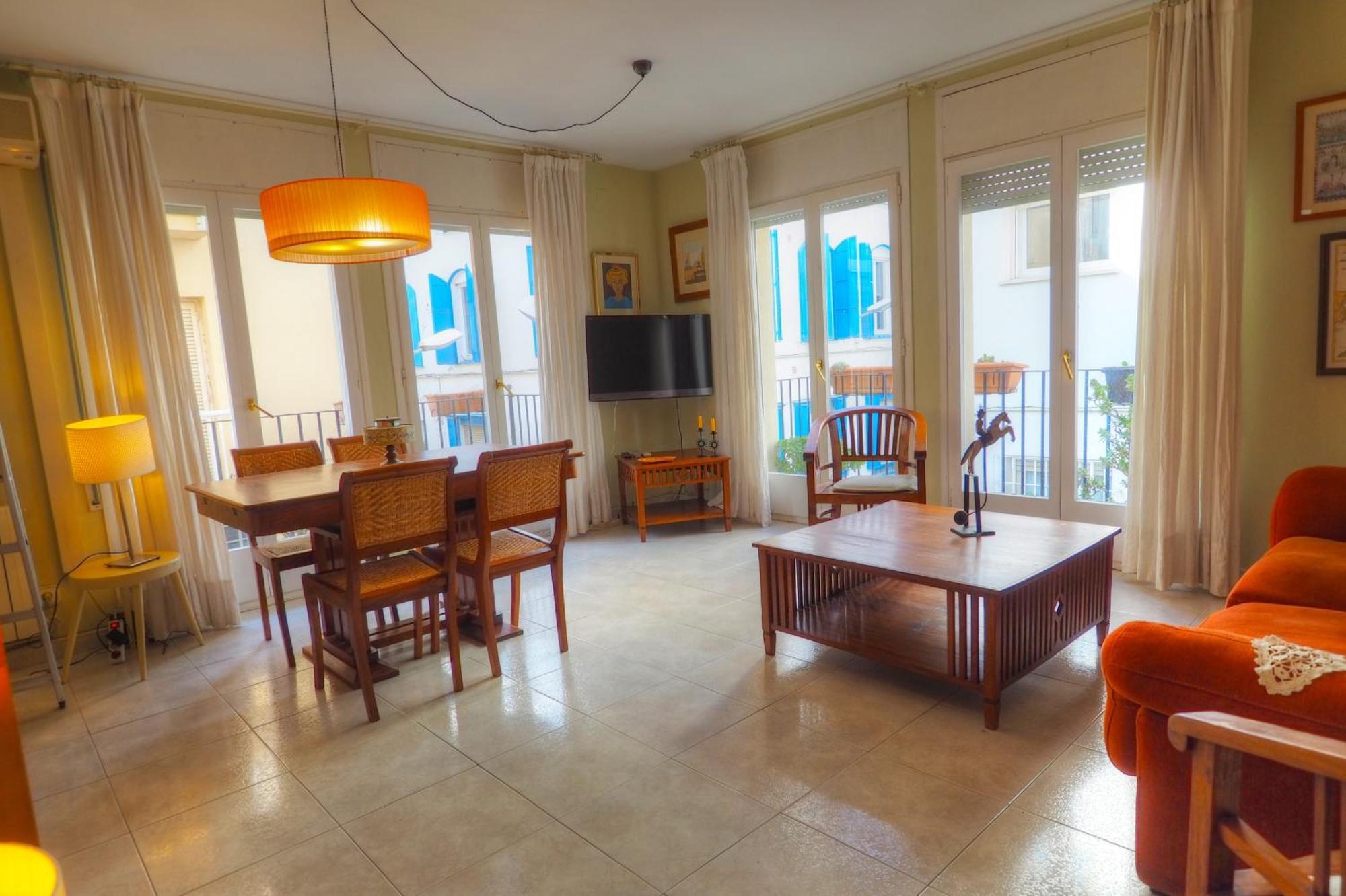 Center Family Apartment By Hello Homes Σίτζες Εξωτερικό φωτογραφία