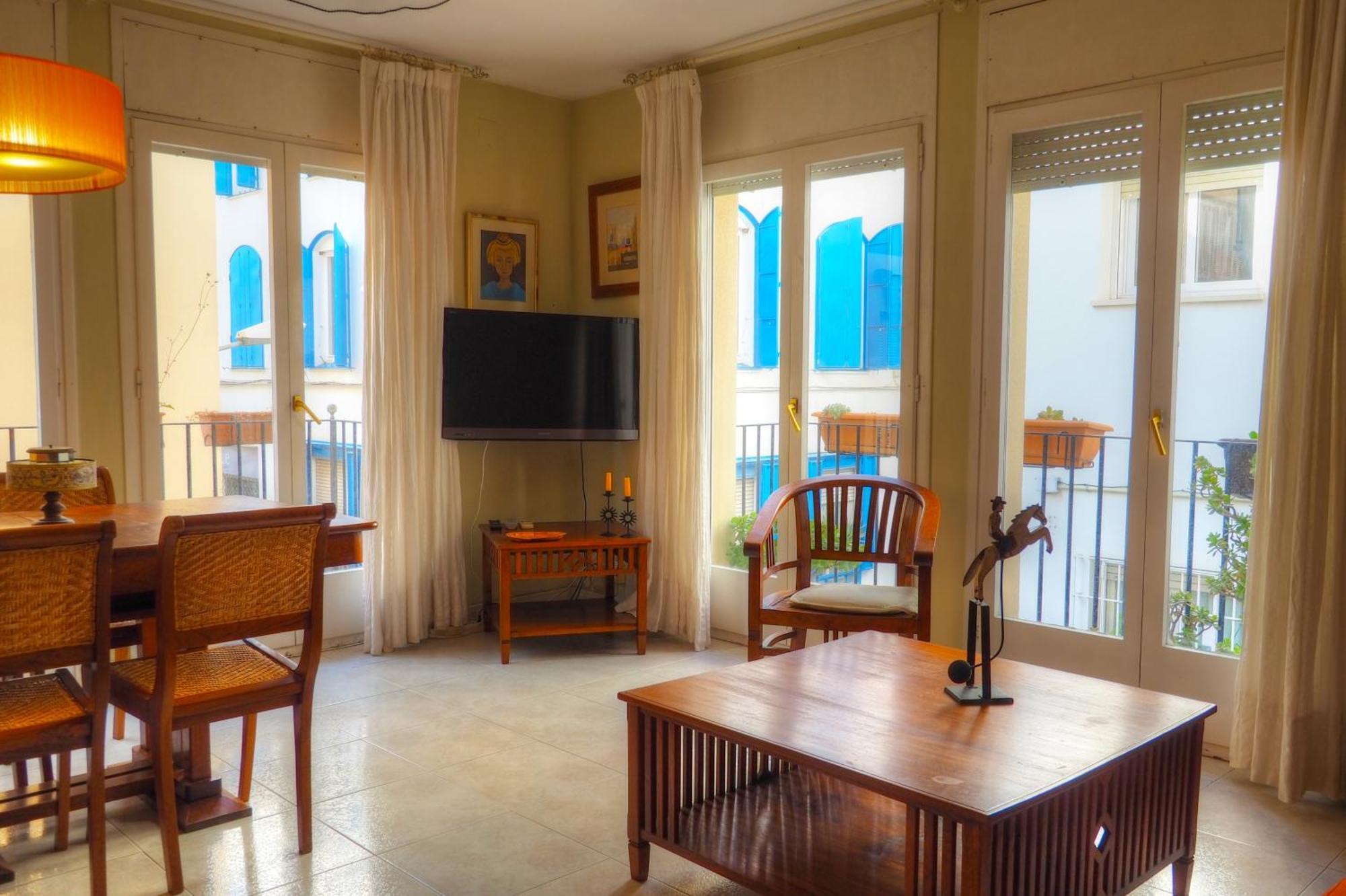 Center Family Apartment By Hello Homes Σίτζες Εξωτερικό φωτογραφία
