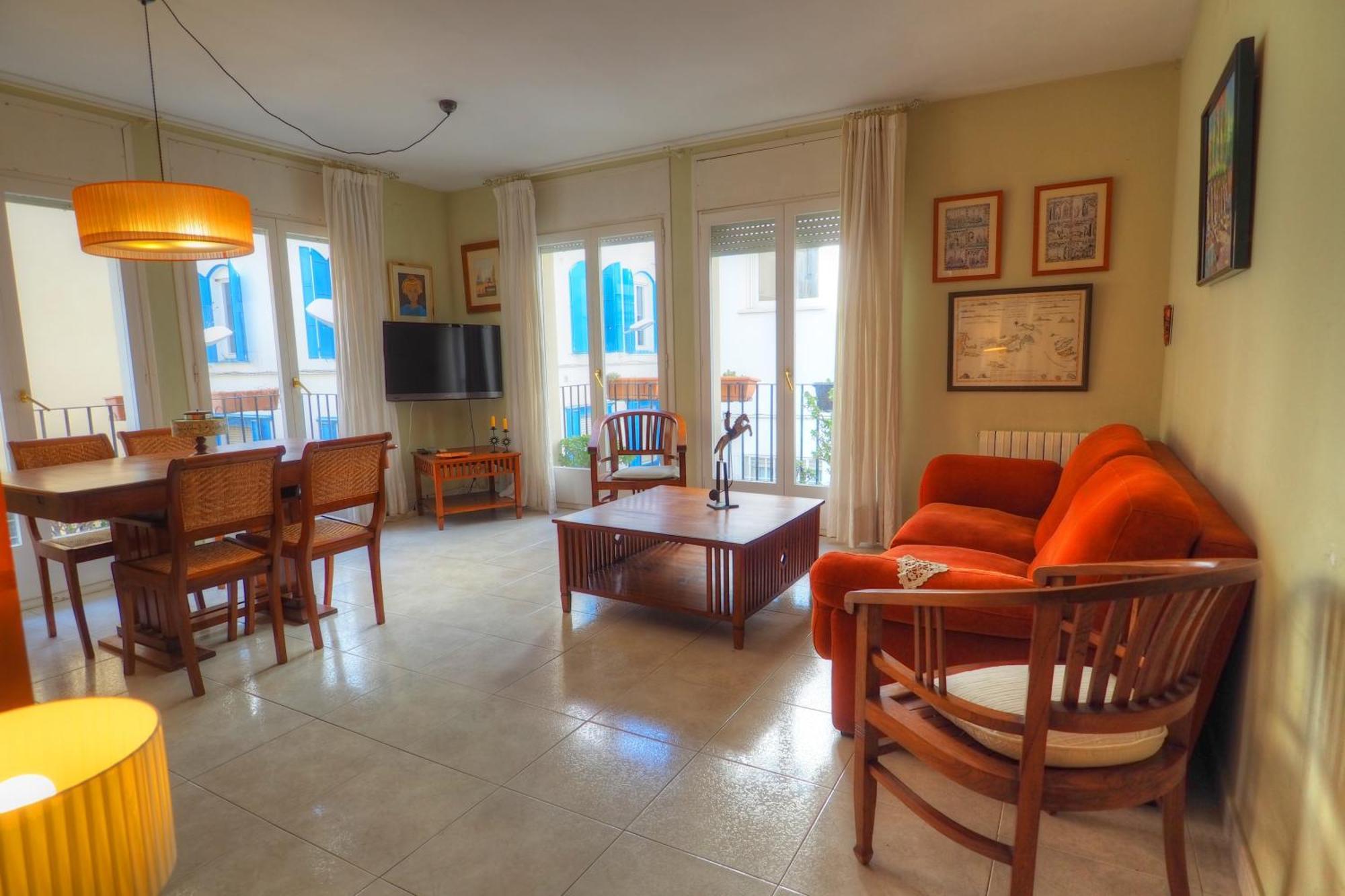 Center Family Apartment By Hello Homes Σίτζες Εξωτερικό φωτογραφία
