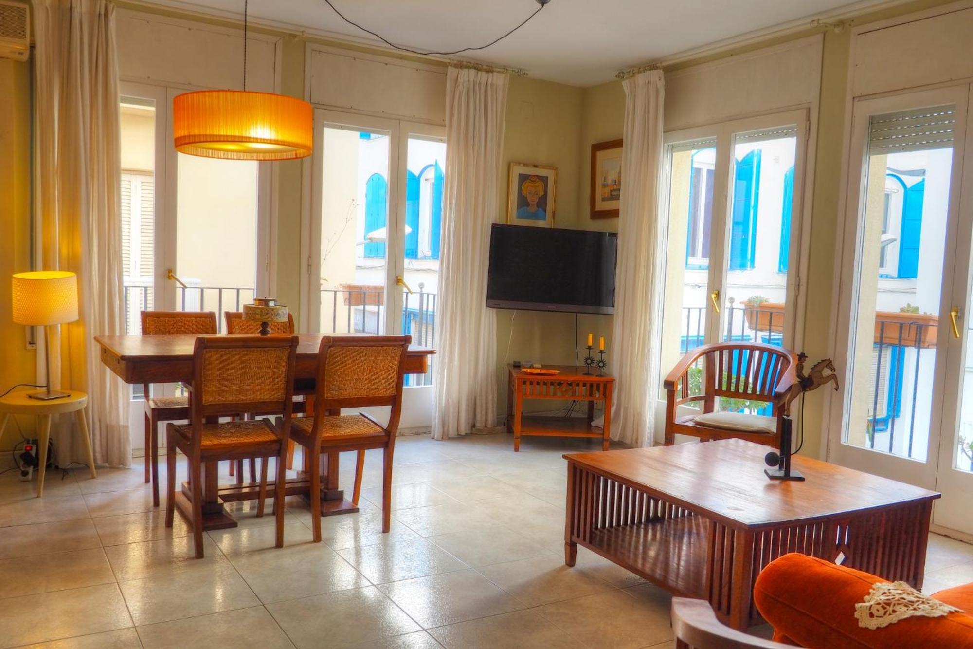 Center Family Apartment By Hello Homes Σίτζες Εξωτερικό φωτογραφία